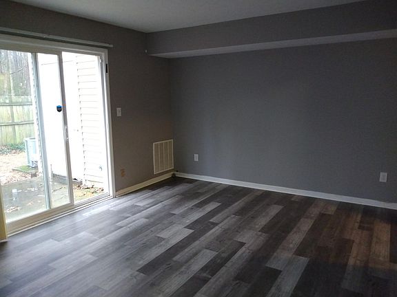 5th image of 18 Roffman Pl