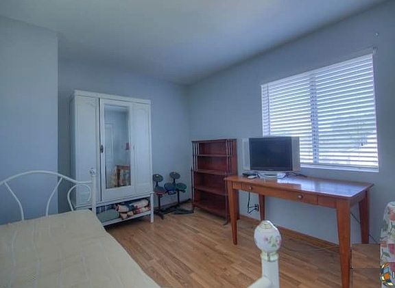 5th image of 2371 W Hamilton Ave