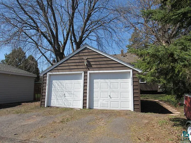 2110 garage_04012026