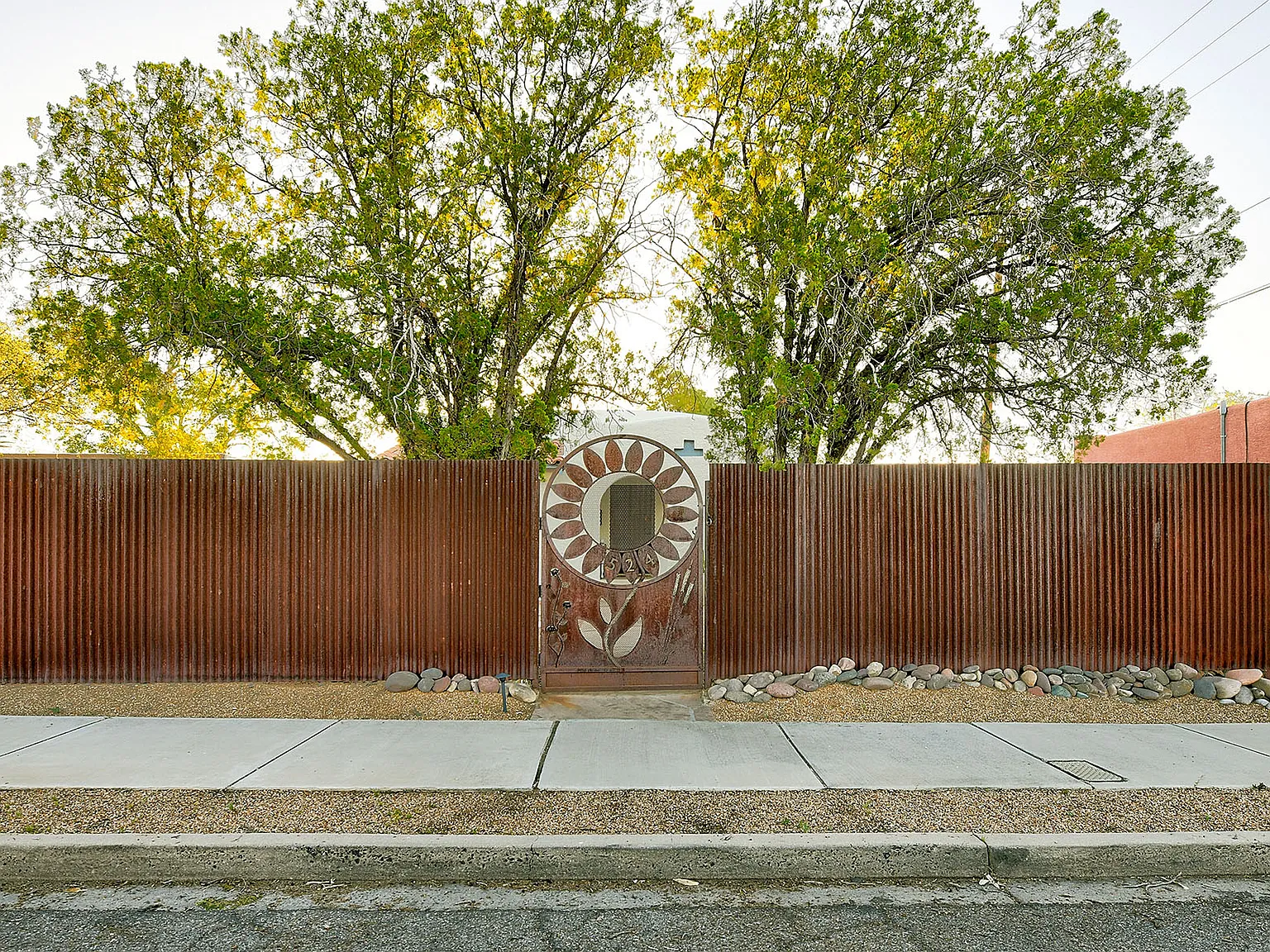 524 N Norton Ave — Photo 1