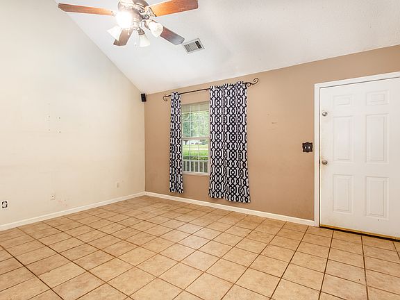 3rd image of 160 Lake Forest Dr