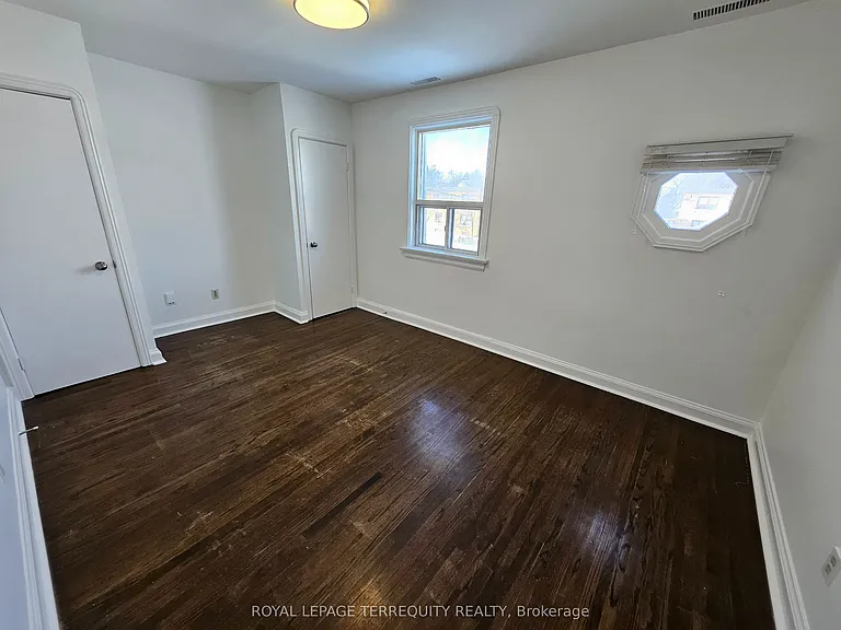 557 Lawrence Ave W — Photo 36