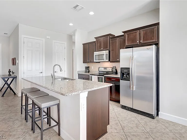 10879 Rutherford Rd — Photo 10