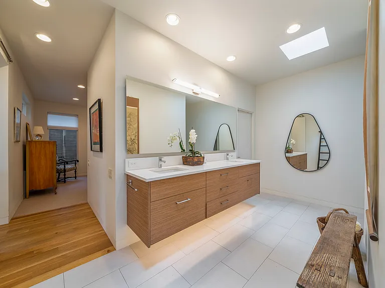 923 NW Albany Ave — Photo 48