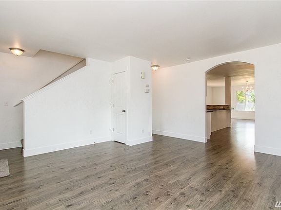 5th image of 9827 10th Ave E