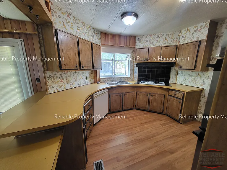 820 Stevens Dr — Photo 6