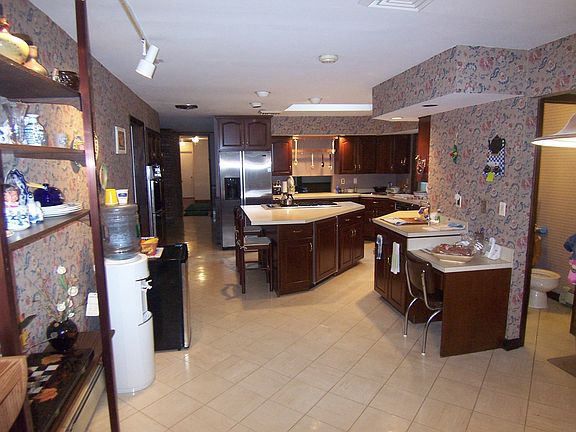 3rd image of 215 Chestnut Ridge Rd