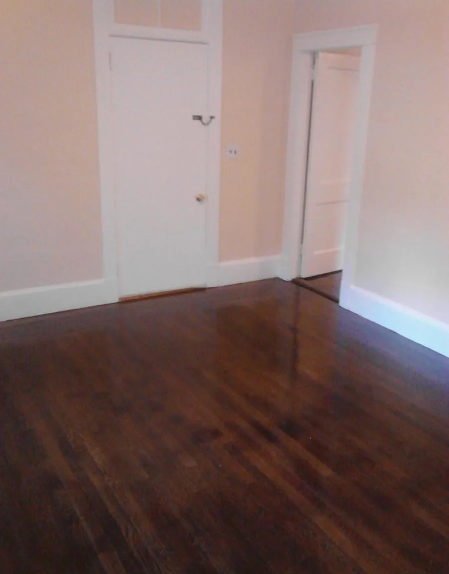 144 Van Zandt Avenue — Photo 4