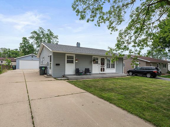 2nd image of 215 Cypress Dr