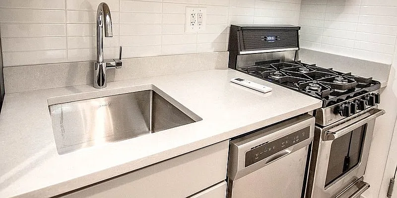 Rented by Jonis Realty | media 8