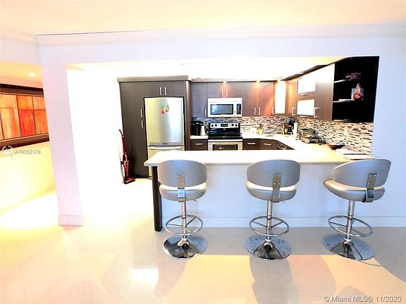 4th image of 2780 NE 183rd St APT 1504