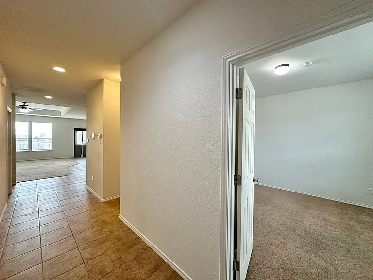 5304 Capricorn Loop — Photo 2
