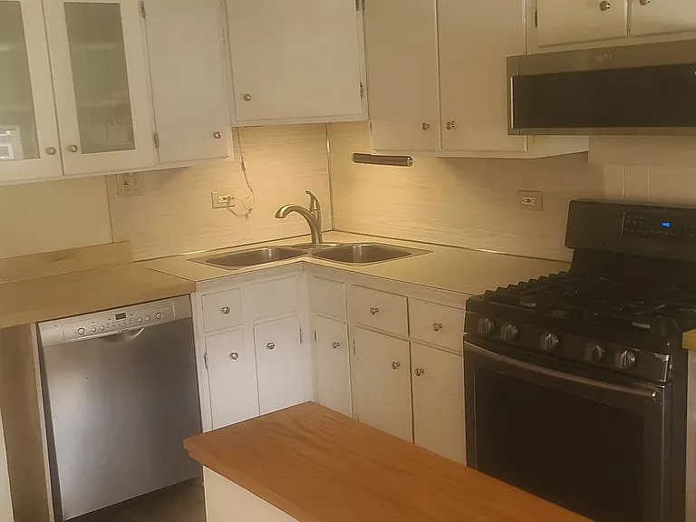 250 Southern Ave — Photo 2