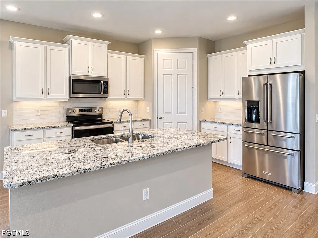 4 bed, 2.0 bath, 2032 sqft, $2,300 — Photo 4