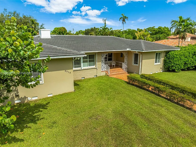 2514 E Granada Blvd — Photo 55
