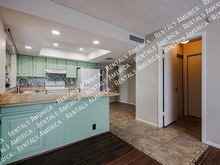 2466 W Onza Ave — Photo 40