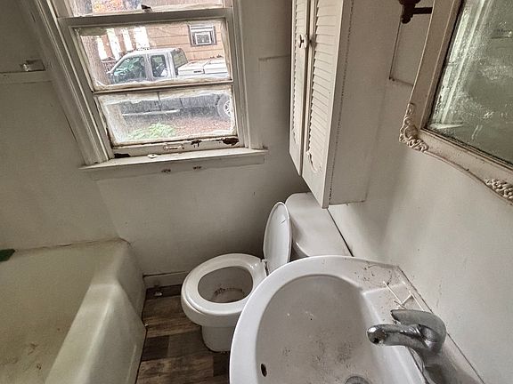 3rd image of 244 W Garfield Ave