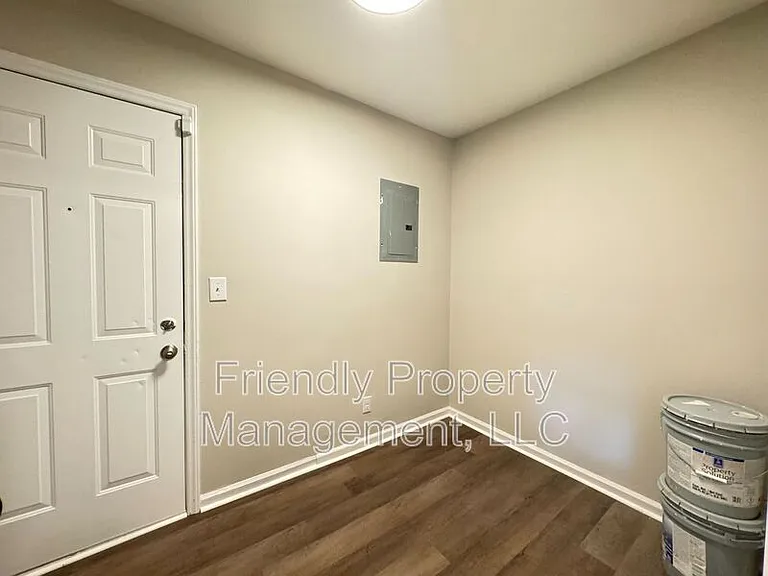 1050 File St — Photo 9