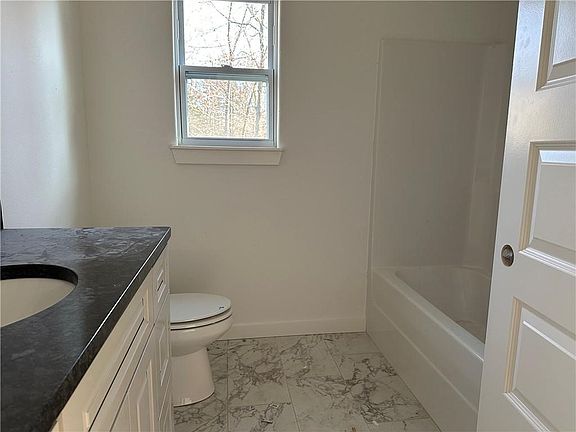 3rd image of 68 Cranfield Dr