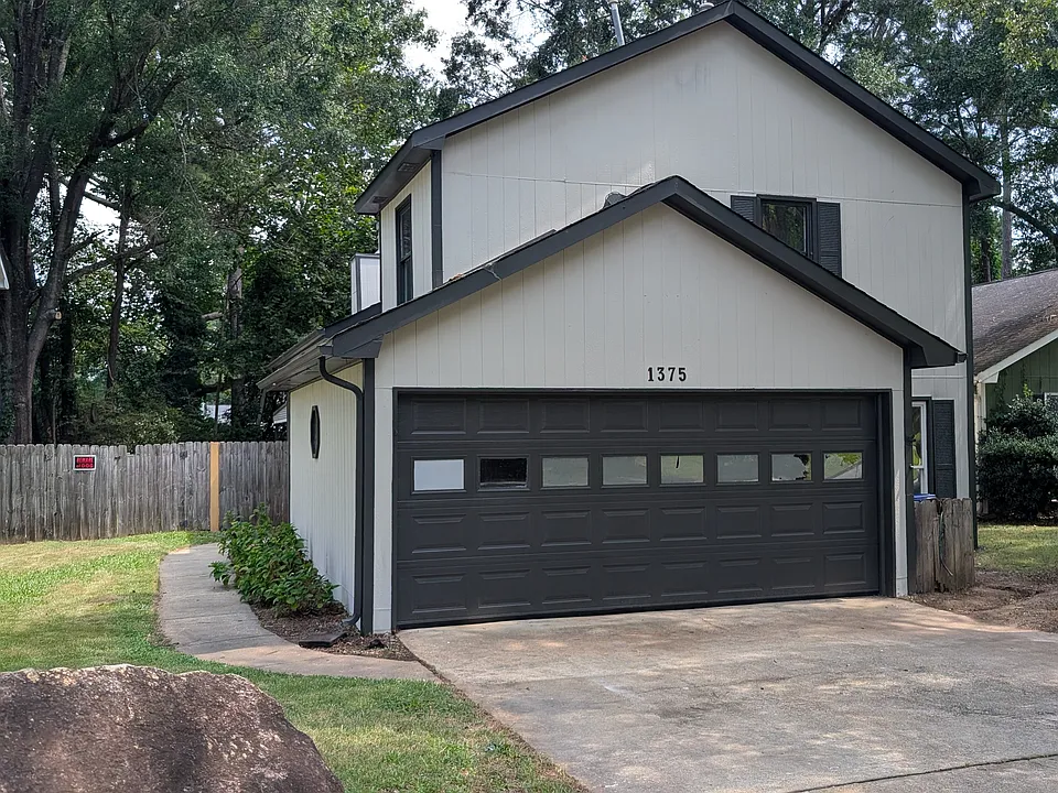1375 Maplebrook Dr