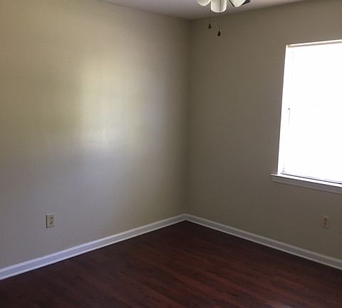 5th image of 2409 E Birch Dr