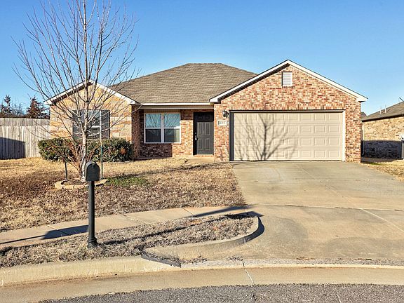 2nd image of 805 Hallow Oak Ct