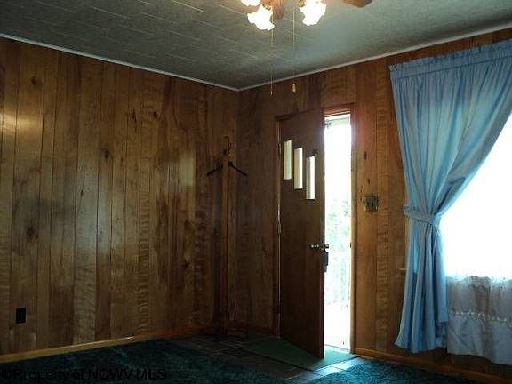 3rd image of 425 Crawford Ave