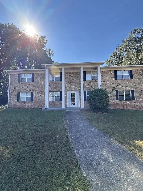 2 bed, $995 — Photo 2