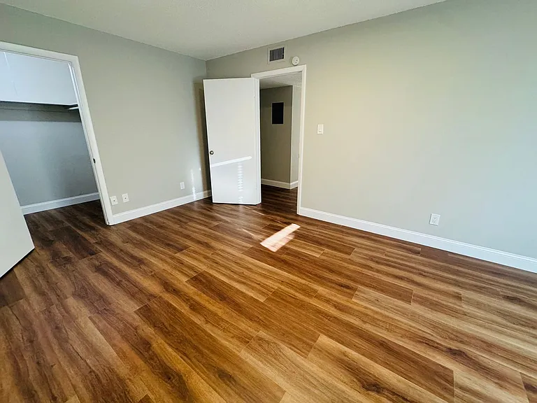 Creek Ridge Apartments — Photo 8