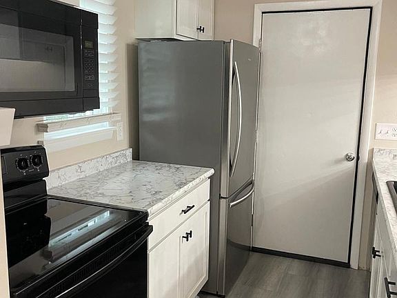 updated kitchen with all appliances