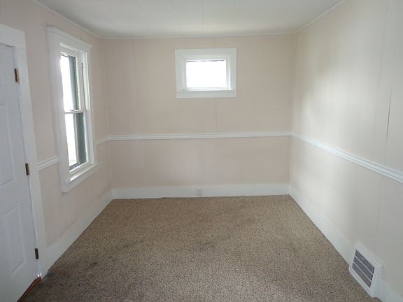 3rd image of 5533 Flowerdale Ave