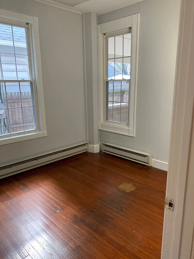 11 Hooker Ave — Photo 2