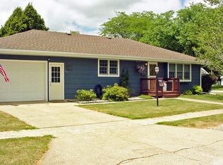 107 4th St, Defiance, IA 51527