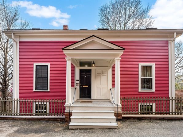 12 Davis Ct #2, Brookline, MA 02445