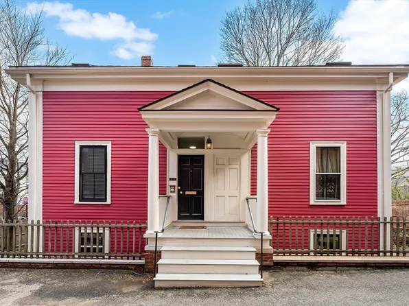 12 Davis Ct #2, Brookline, MA 02445