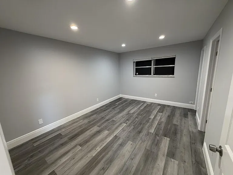 320 SW 1st St #D-4 — Photo 9