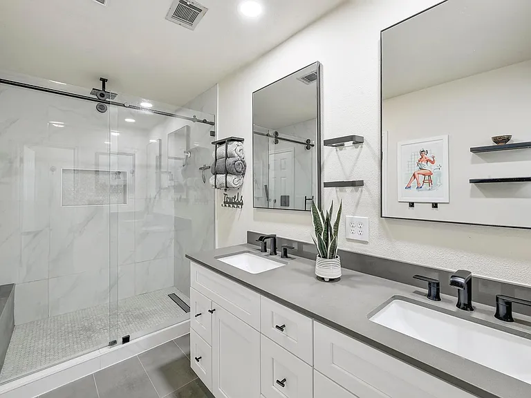 122 Acapulco Dr — Photo 16