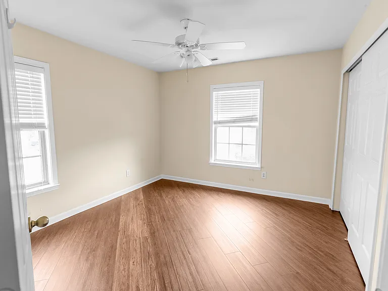 240 Seymour Pl — Photo 22