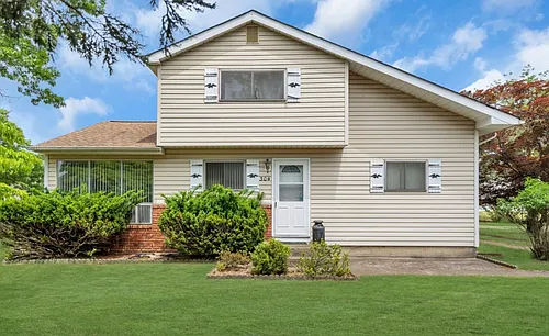 304 Lillian Ln Photo 1