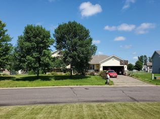 1688 10th Ave SE, Cambridge, MN 55008