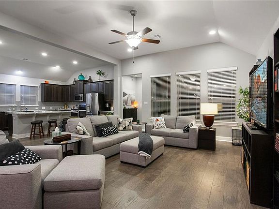 4th image of 3225 Aurelia Ln