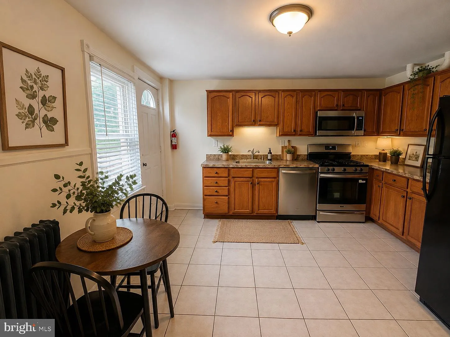 2 bed, 1.5 bath, 900 sqft, $1,650 — Photo 2