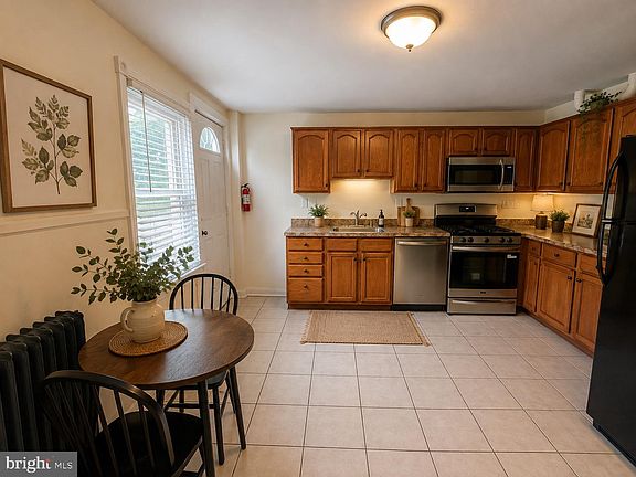 2nd image of 109 E Main St APT 2