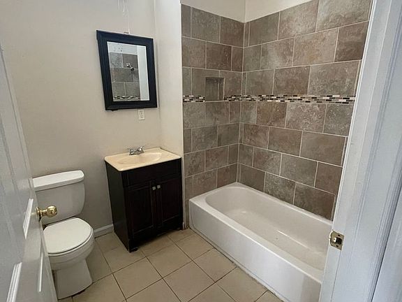 4th image of 5600 Germantown Ave #15