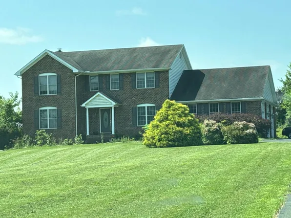 299 Wood End Ct, Charles Town, WV 25414