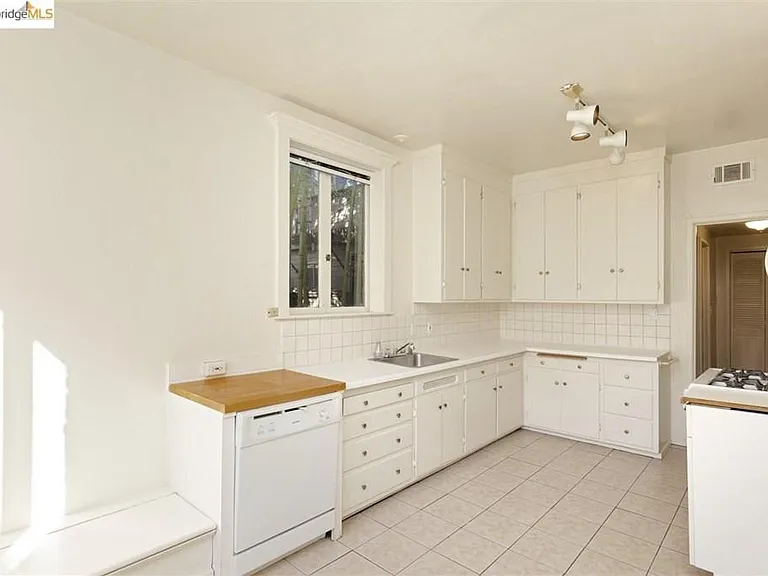 2533 Ridge Rd #A — Photo 5