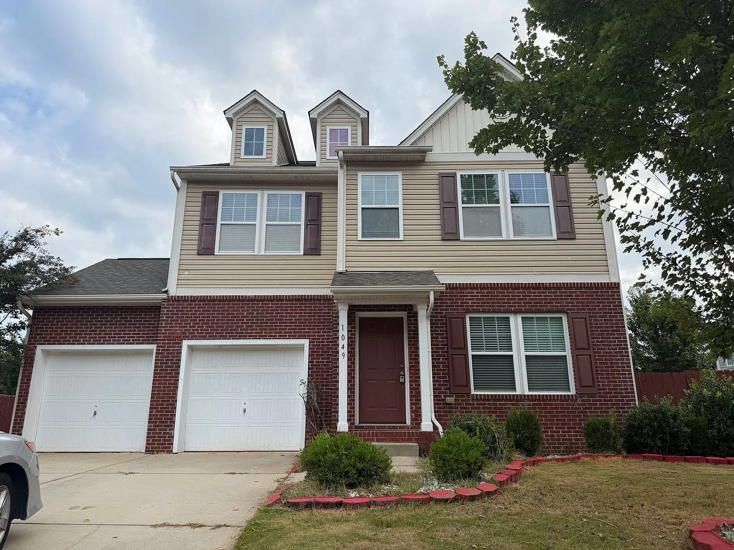 Spacious 3 Bedroom Home with Loft, Screened Deck & Fenced Yard — Photo 1