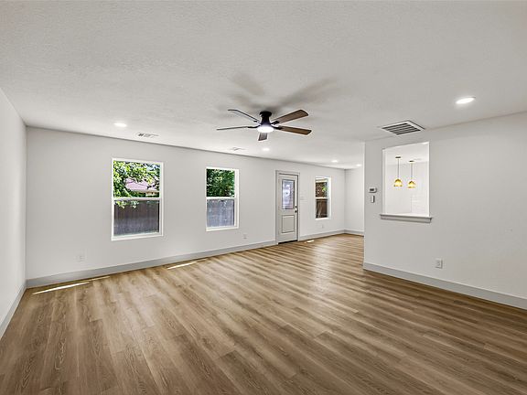 3rd image of 4855 Waterford Dr