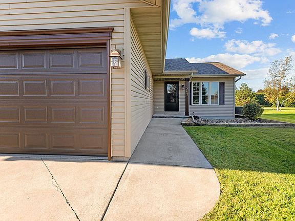 2nd image of 1604 Primrose Ln