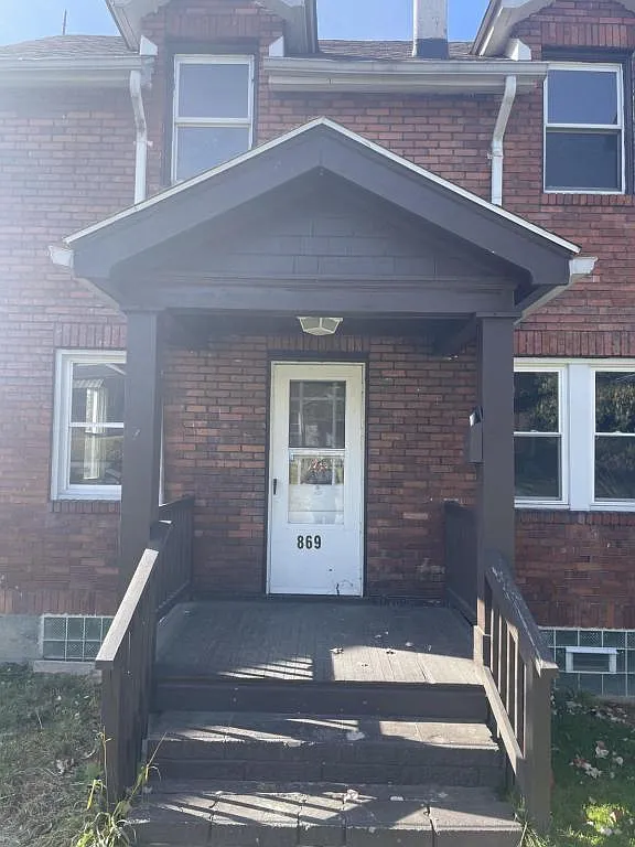 869 Vankirk St photo 1